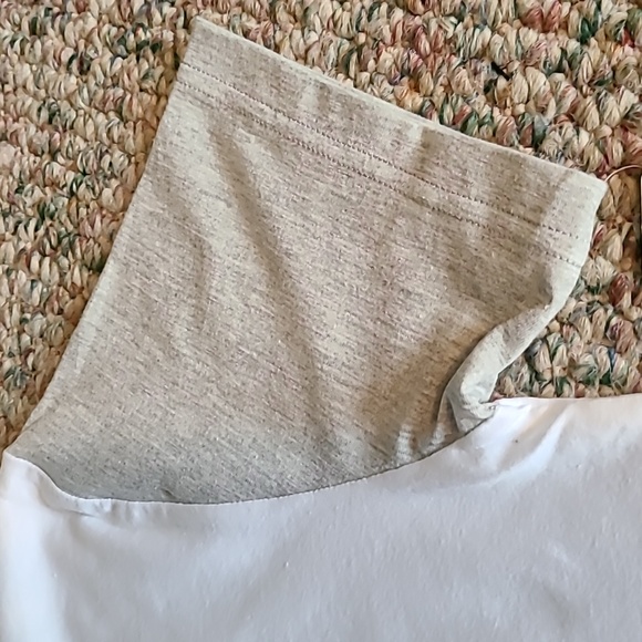 LEVIS BOYS WHITE AND GRAY SHORT SLEEVE T-SHIRT SIZE LARGE - Picture 10 of 10